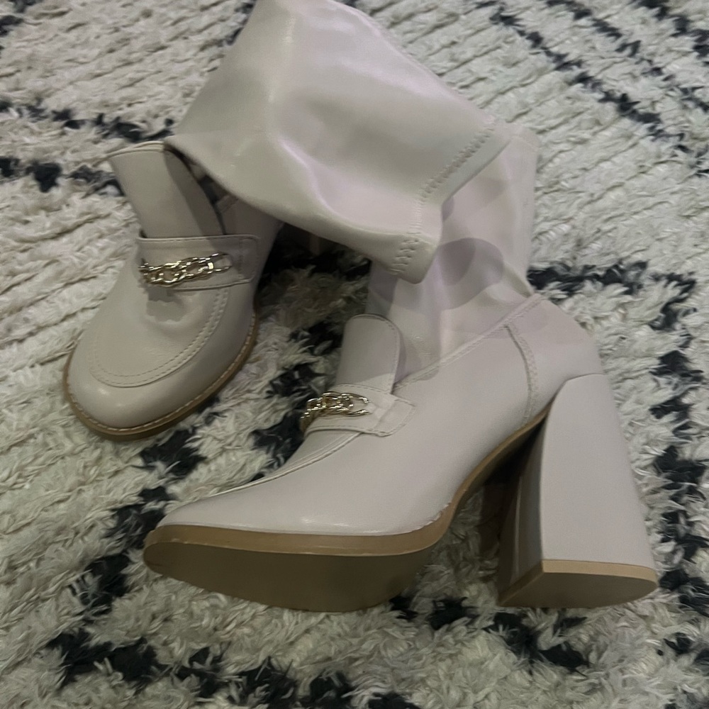 Beige boots!